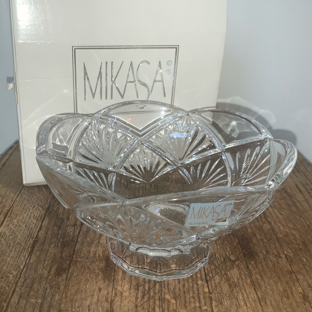 Mikasa Crystal EMPIRE footed 6 inch bowl